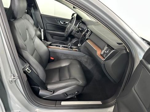 Used 2024 Volvo S60 B5 Plus image 27