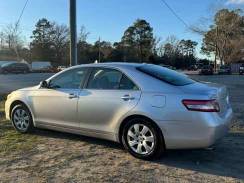 Used 2010 Toyota Camry LE image 6