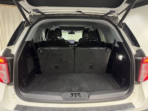 Used 2021 Ford Explorer Limited w/ Equipment Group 301A image 12