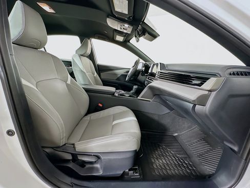 Used 2025 Toyota Camry SE image 29