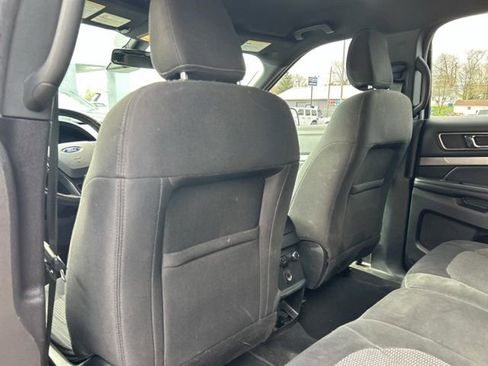 Used 2018 Ford Explorer XLT w/ Equipment Group 201A AWD/4WD image 19