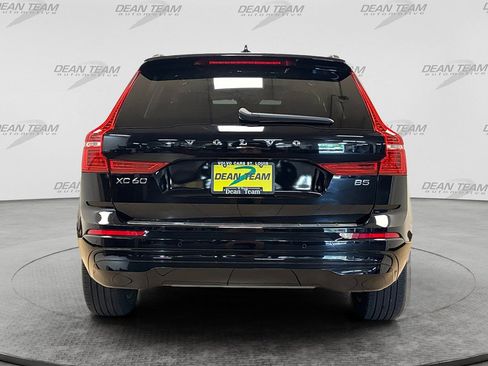 Used 2023 Volvo XC60 B5 Core w/ Climate Package FWD image 8