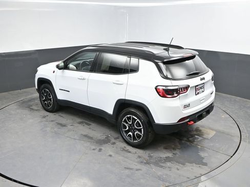 Used 2025 Jeep Compass Trailhawk w/ Trailer Tow Group AWD/4WD image 29