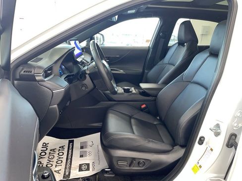 Used 2024 Toyota Venza Nightshade image 8