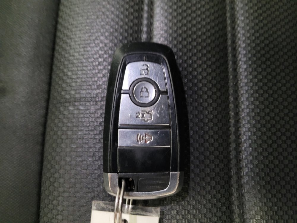 Used 2018 Ford Fusion SE w/ Fusion SE Technology Package FWD image 32