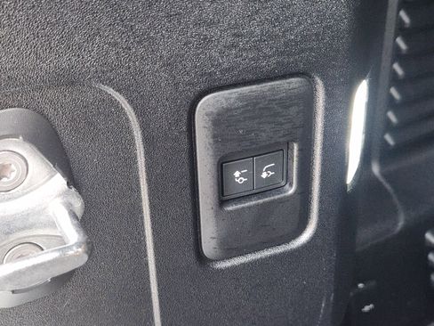 Certified 2025 Land Rover Defender 90 S image 32