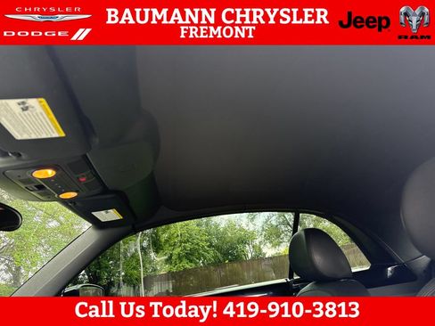 Used 2015 Volkswagen Beetle TDI FWD image 17