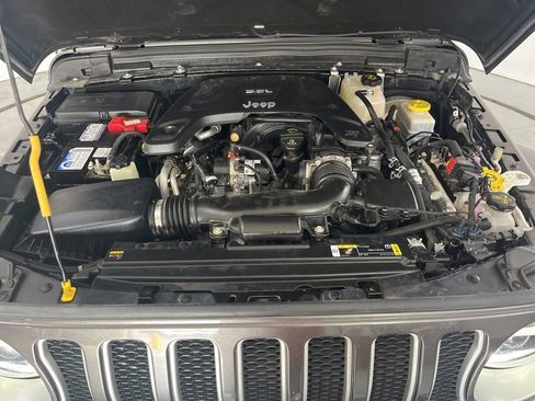 Used 2021 Jeep Wrangler Unlimited Sahara AWD/4WD image 9