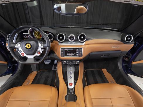 Used 2017 Ferrari California T RWD image 25