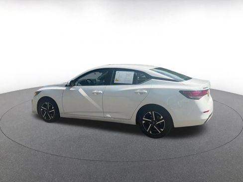Used 2025 Nissan Sentra SV FWD image 8