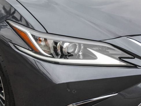 Used 2025 Lexus ES 300h w/ Premium Package image 8