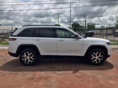 Used 2024 Jeep Grand Cherokee Limited image 6