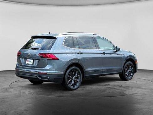 Used 2024 Volkswagen Tiguan SE AWD/4WD image 7