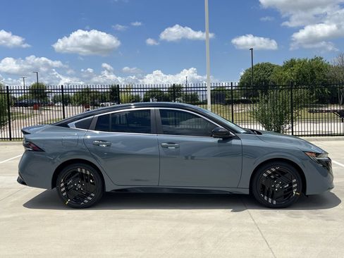 New 2026 Nissan Sentra SR w/ Floor Mat Package FWD image 3