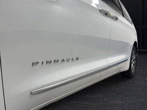 Used 2024 Chrysler Pacifica Pinnacle image 41