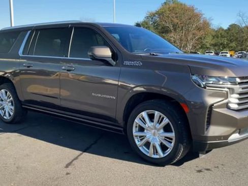 Used 2021 Chevrolet Suburban High Country w/ Premium Package RWD image 2