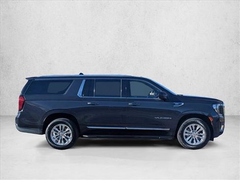 Used 2023 GMC Yukon XL SLT image 4