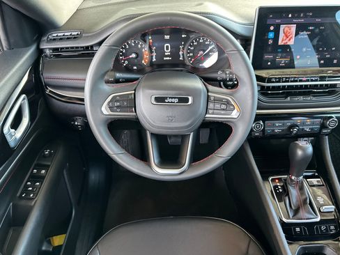 Used 2025 Jeep Compass Trailhawk AWD/4WD image 15