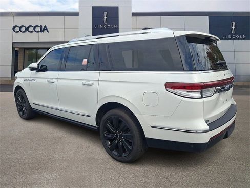 Certified 2023 Lincoln Navigator L Reserve image 6