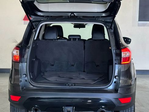 Used 2017 Ford Escape SE w/ SE Sport Appearance Package image 8