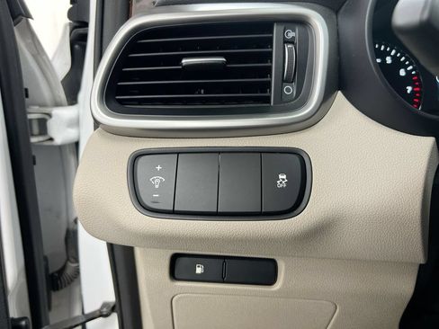 Used 2018 Kia Sorento FWD image 18