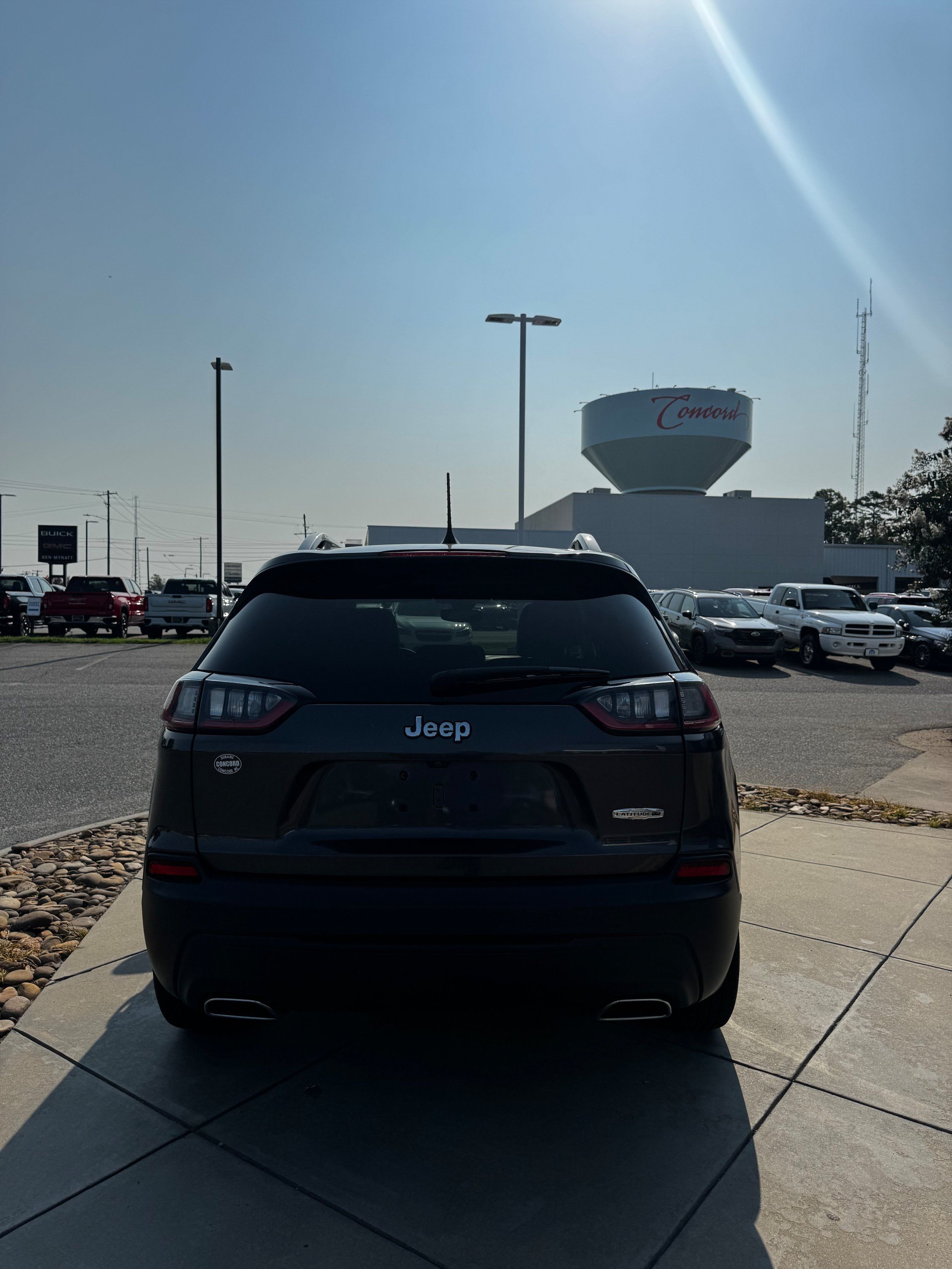 Used 2020 Jeep Cherokee Latitude Plus w/ Comfort/Convenience Group FWD image 3