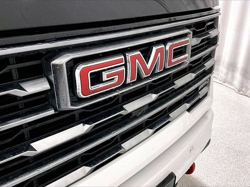Used 2024 GMC Sierra 2500 AT4 w/ AT4 Premium Plus Package AWD/4WD image 7