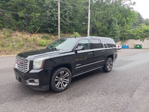 Used 2019 GMC Yukon XL Denali w/ Denali Ultimate Package AWD/4WD image 7