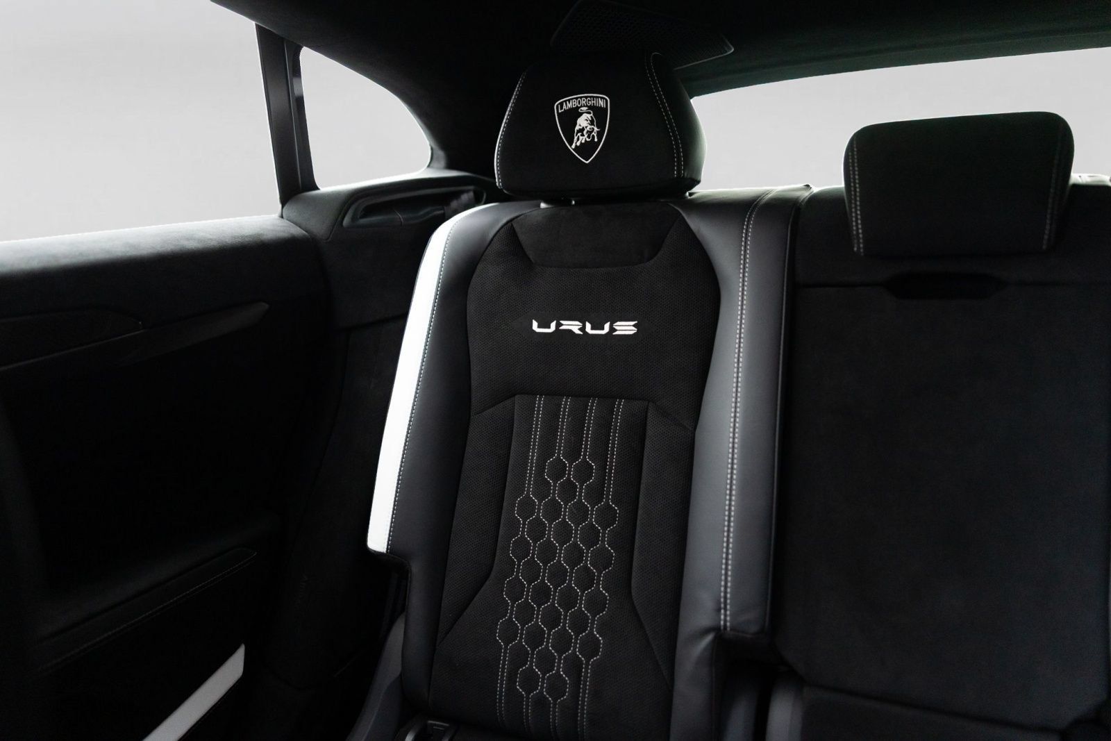 Used 2024 Lamborghini Urus Performante AWD/4WD image 21