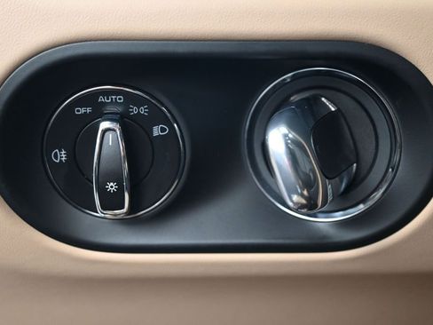 Certified 2026 Porsche Macan AWD/4WD image 24