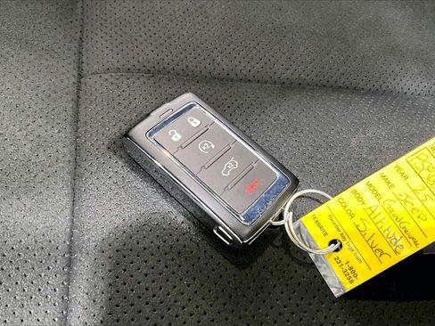 Used 2025 Jeep Grand Cherokee Altitude image 11