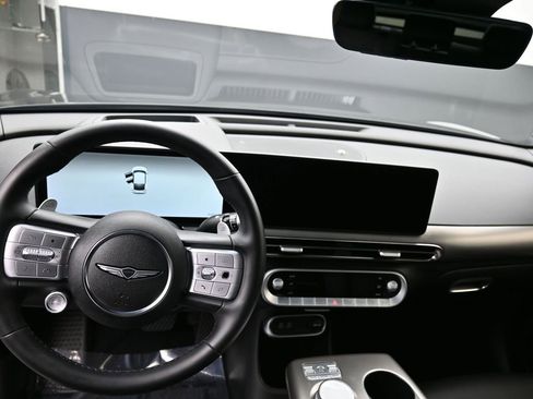 Used 2024 Genesis GV60 RWD image 10