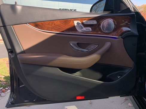 Used 2017 Mercedes-Benz E 300 4MATIC image 14