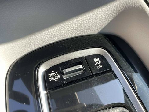 Used 2025 Toyota Corolla SE FWD image 37