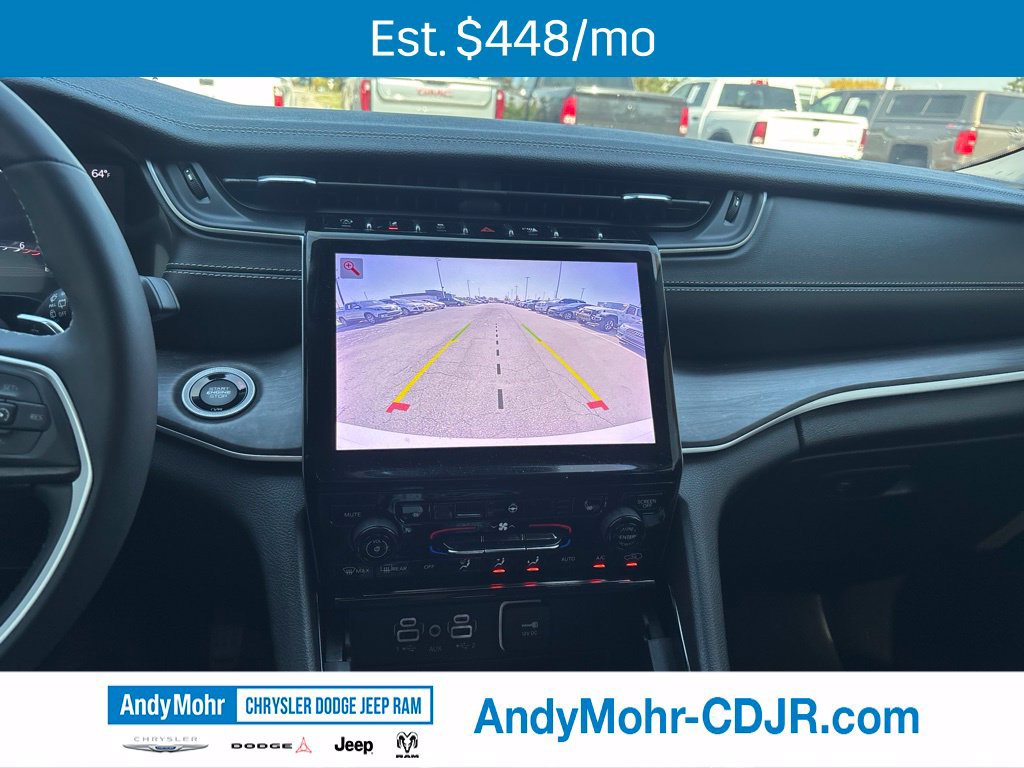 Used 2023 Jeep Grand Cherokee Limited w/ Black Appearance Package AWD/4WD image 11