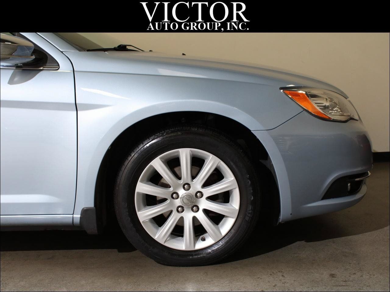 Used 2013 Chrysler 200 Limited FWD image 14