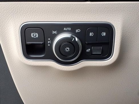 Certified 2025 Mercedes-Benz GLA 250 4MATIC image 17