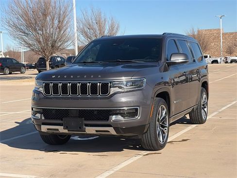 Used 2022 Jeep Wagoneer Series III w/ Premium Group I image 3