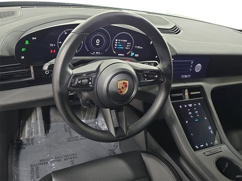 Used 2023 Porsche Taycan image 4