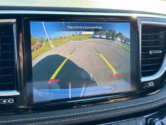 Used 2025 Chrysler Pacifica Limited FWD image 32