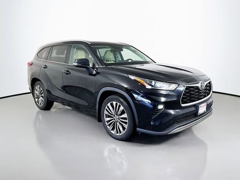 Used 2022 Toyota Highlander Platinum image 8