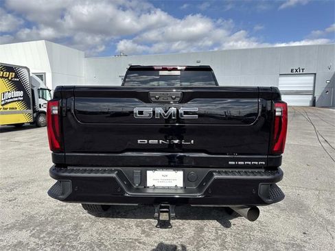 Used 2024 GMC Sierra 2500 Denali Ultimate image 3