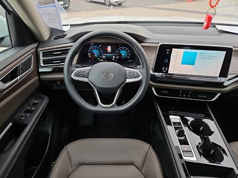 New 2026 Volkswagen Atlas SEL image 9