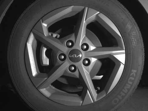 Used 2025 Kia K4 LXS image 12