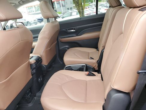 Certified 2024 Toyota Grand Highlander AWD image 14