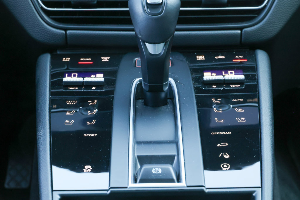 Certified 2026 Porsche Macan AWD/4WD image 37