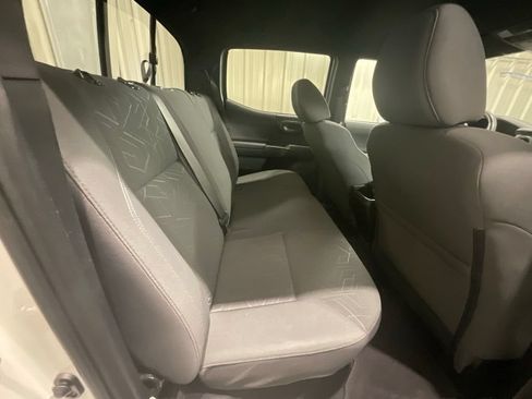 Used 2016 Toyota Tacoma TRD Off-Road w/ Towing Package RWD image 15