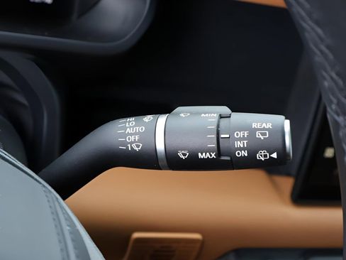 Certified 2024 Land Rover Defender 110 X AWD/4WD image 33