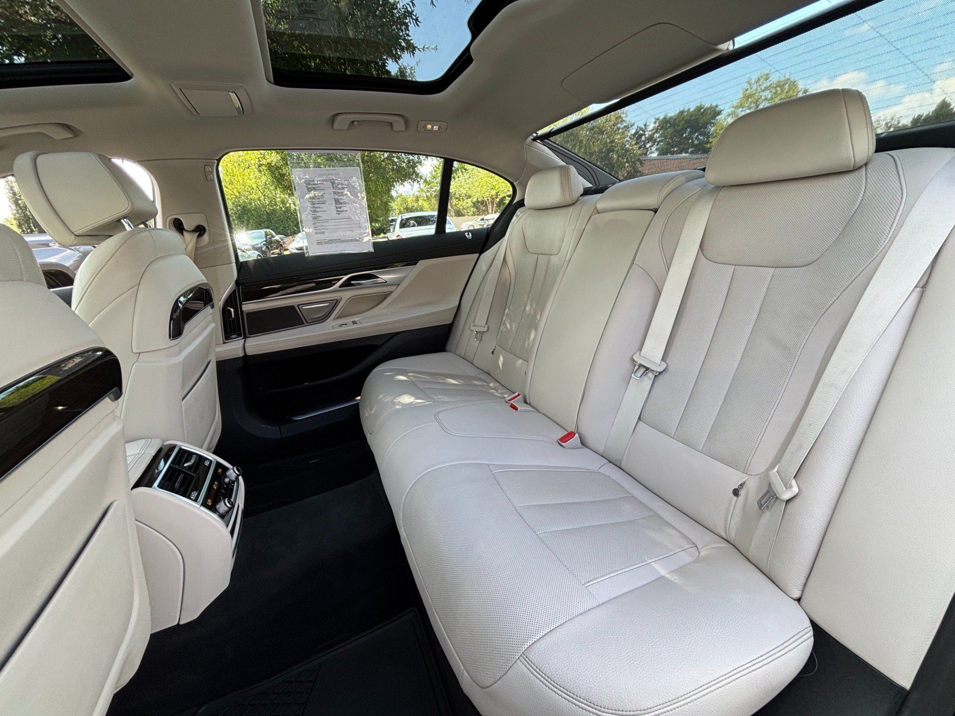 Used 2021 BMW 740i RWD image 31