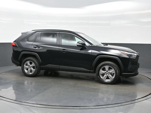 Used 2025 Toyota RAV4 XLE AWD/4WD image 7